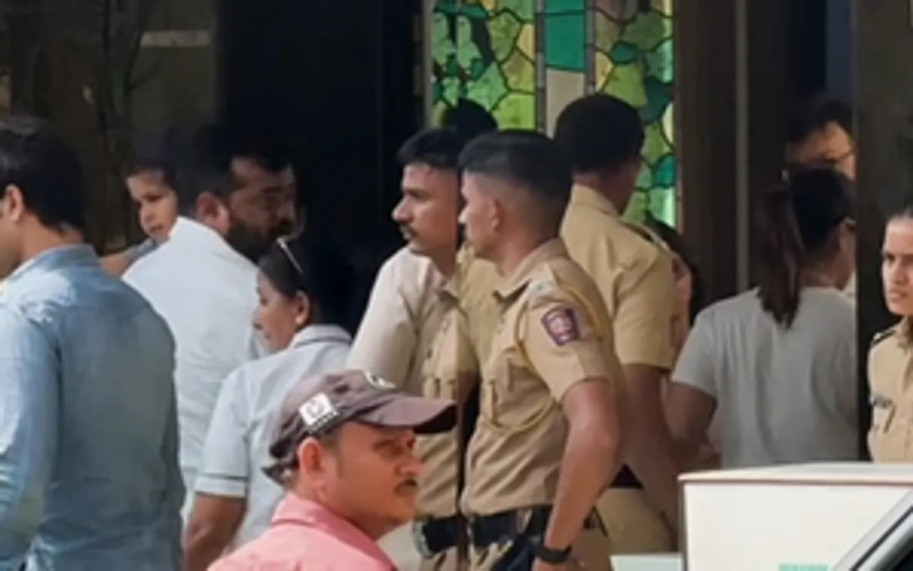 Saif Ali Khan stabbing case: Jeh & Taimur visit dad with mom Kareena Kapoor
