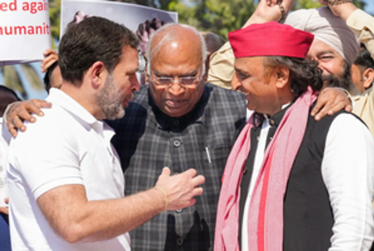 New Delhi: Opposition MPs Protest Over Deportation Issue