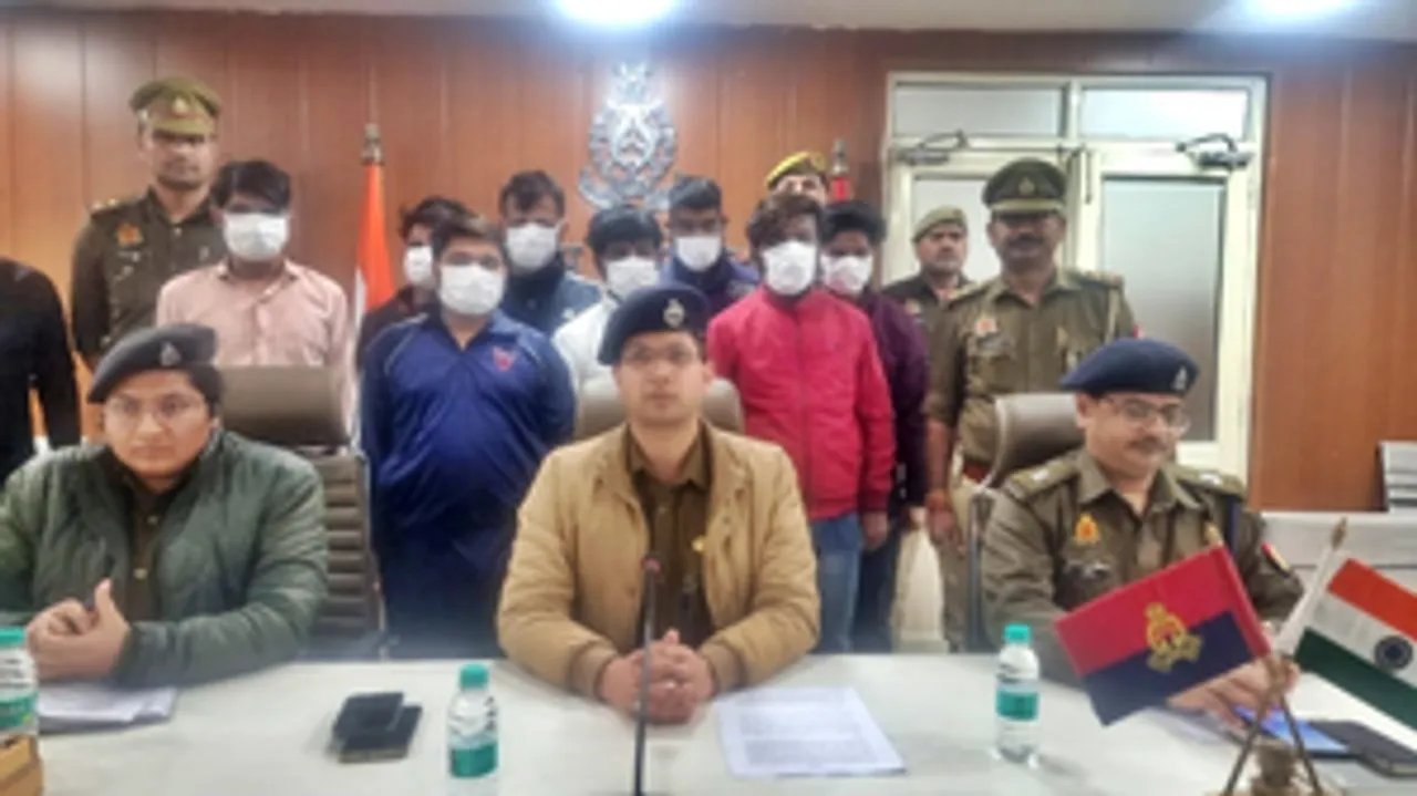 ग्रेटर नोएडा : फर्जी दस्तावेज बनाने वाले गिरोह का भंडाफोड़, नौ गिरफ्तार