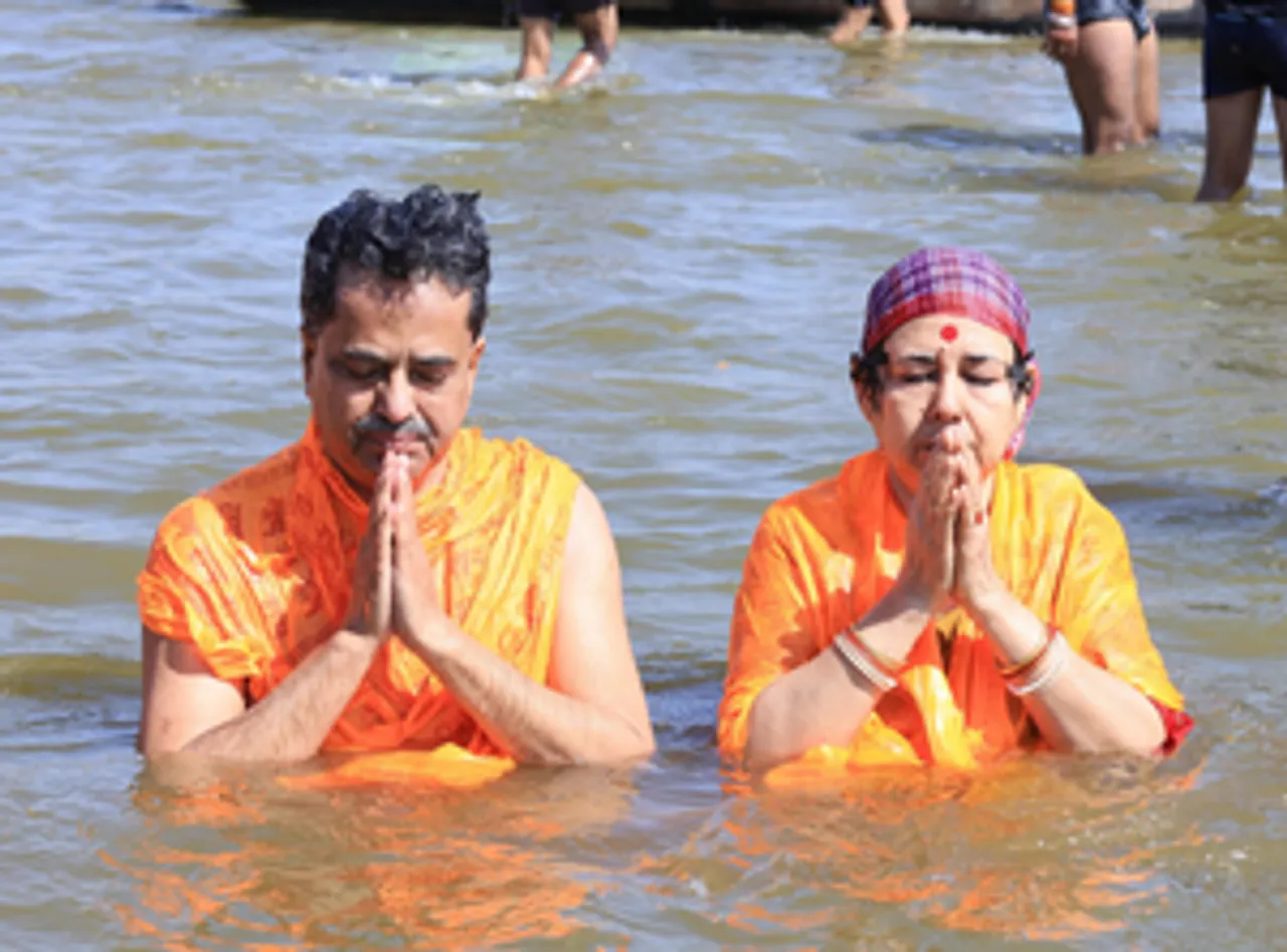 त्रिपुरा के मुख्यमंत्री माणिक साहा ने परिवार सहित संगम में लगाई आस्था की डुबकी
