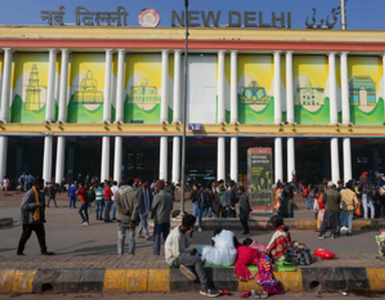New Delhi: Passengers amid heavy rush following a stampede at the New Delhi railway station