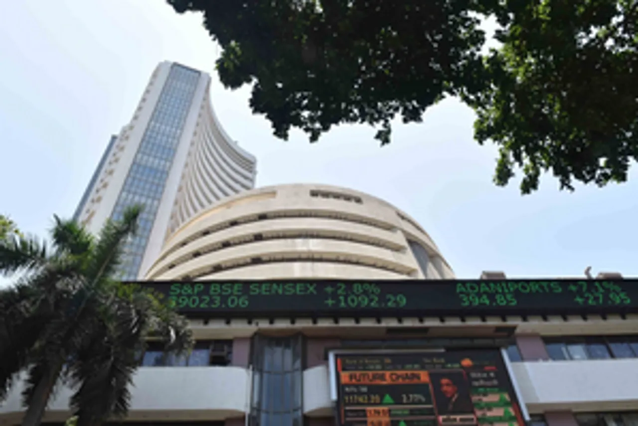 Market Outlook: Retail inflation, FIIs data, Holi break and Trump tariff policy key triggers for next week (File Photo)