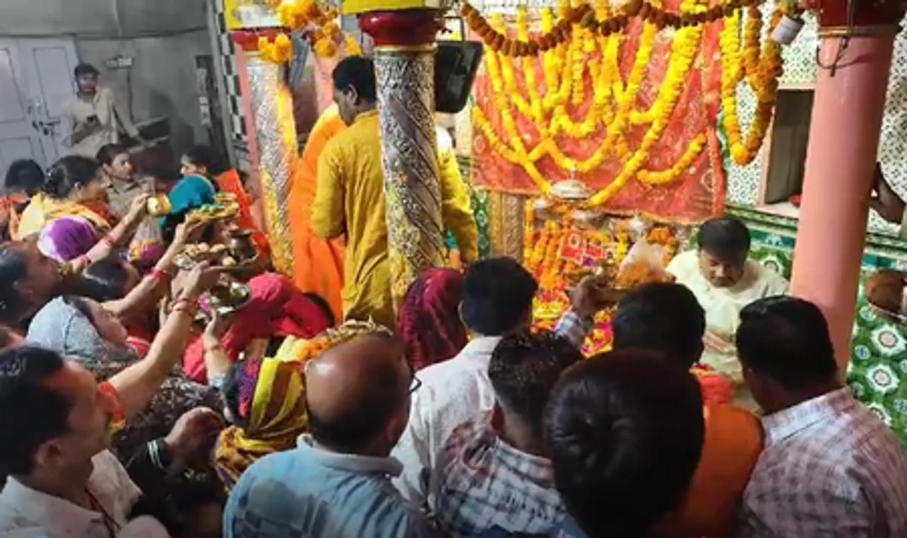 प्रयागराज: शीतला अष्टमी पर मां कल्याणी देवी मंदिर में तीन दिवसीय वार्षिक मेला, महिला श्रद्धालुओं की लंबी कतार
