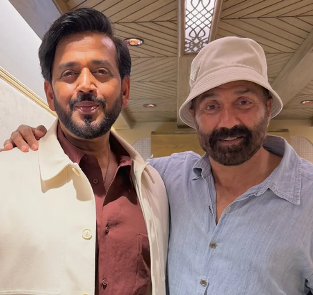 Ravi Kishan beams with joy as he poses with Sunny Deol