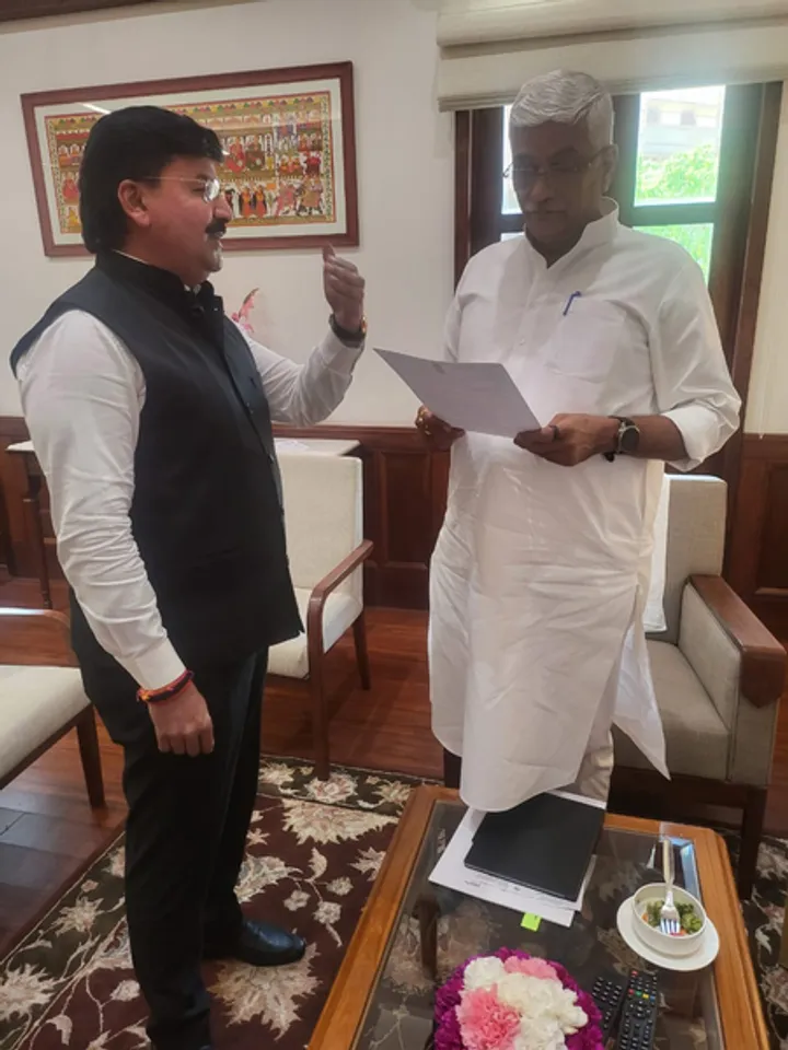 औरंगजेब की कब्र को राष्ट्रीय स्मारक की लिस्ट से हटाने की मांग, गजेंद्र सिंह शेखावत को राहुल शेवाले ने लिखा पत्र