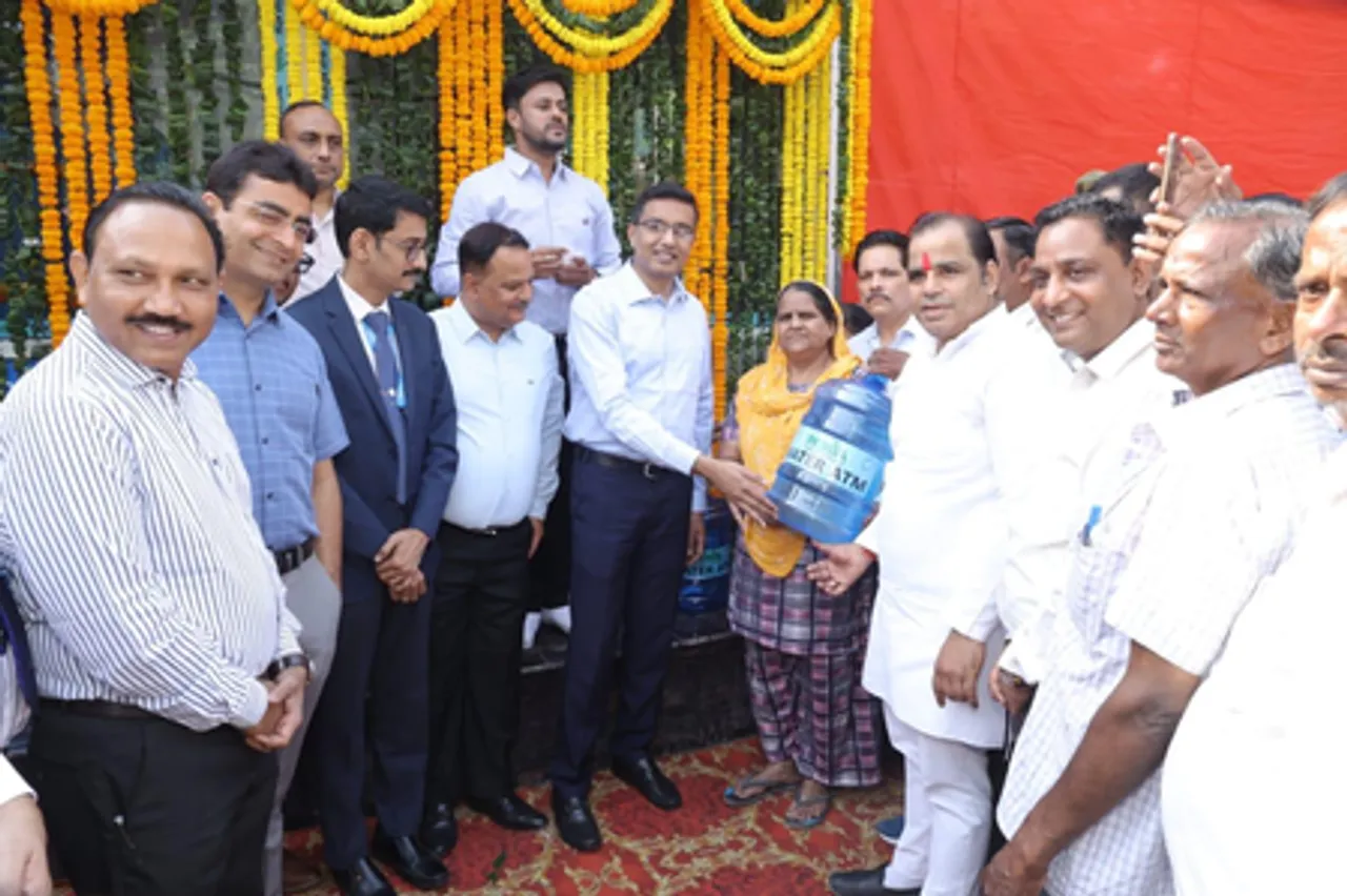नोएडा स्थापना दिवस के अवसर पर जल विभाग ने जनता को समर्पित किया मुफ्त वाटर एटीएम