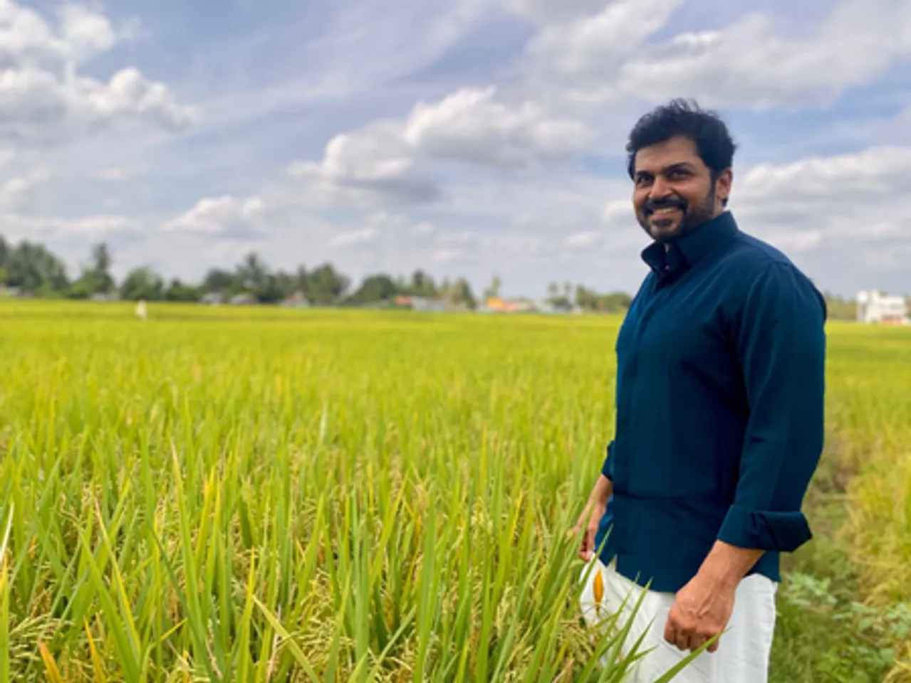 Actor Karthi heads to Sabarimala to offer prayers to Lord Ayyappa