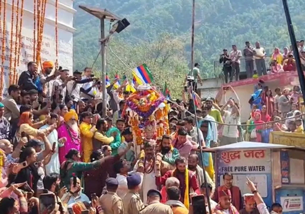 चारधाम यात्रा : ओंकारेश्वर मंदिर से केदारनाथ धाम रवाना हुई बाबा केदार की डोली