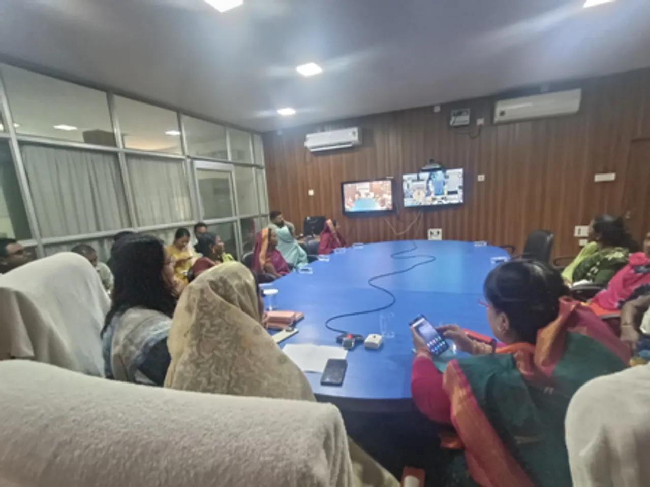 छत्तीसगढ़ : आत्मसमर्पित नक्सलियों और नक्सल पीड़ित परिवारों को प्रधानमंत्री आवास योजना की पहली किश्त जारी