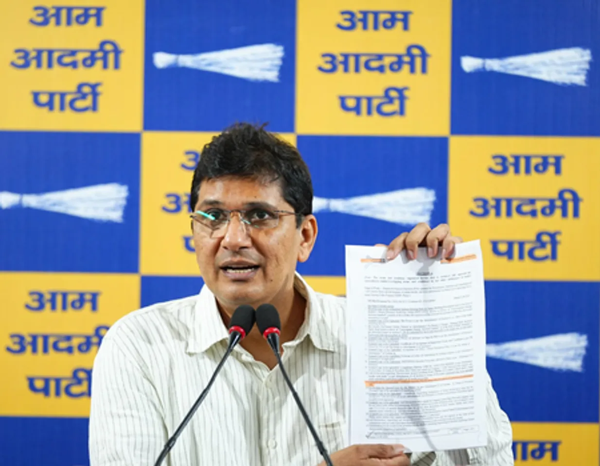 'देवी' बसों में करोड़ों का घोटाला, आप नेता का दिल्ली सरकार पर ‘मेक इन इंडिया’ शर्तों के उल्लंघन का आरोप