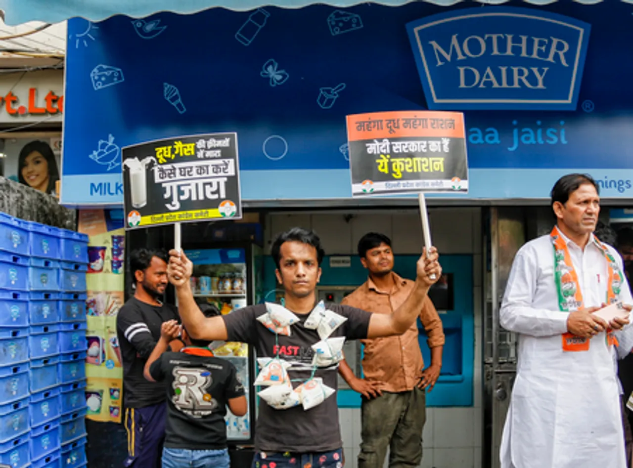 New Delhi: DPCC protests against central government over milk price hike