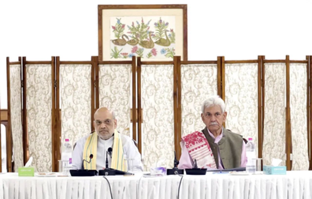 अमित शाह ने मनोज सिन्हा और सीएम उमर अब्दुल्ला से की बात,बोले- 'नागरिक सुरक्षा सर्वोच्च प्राथमिकता'