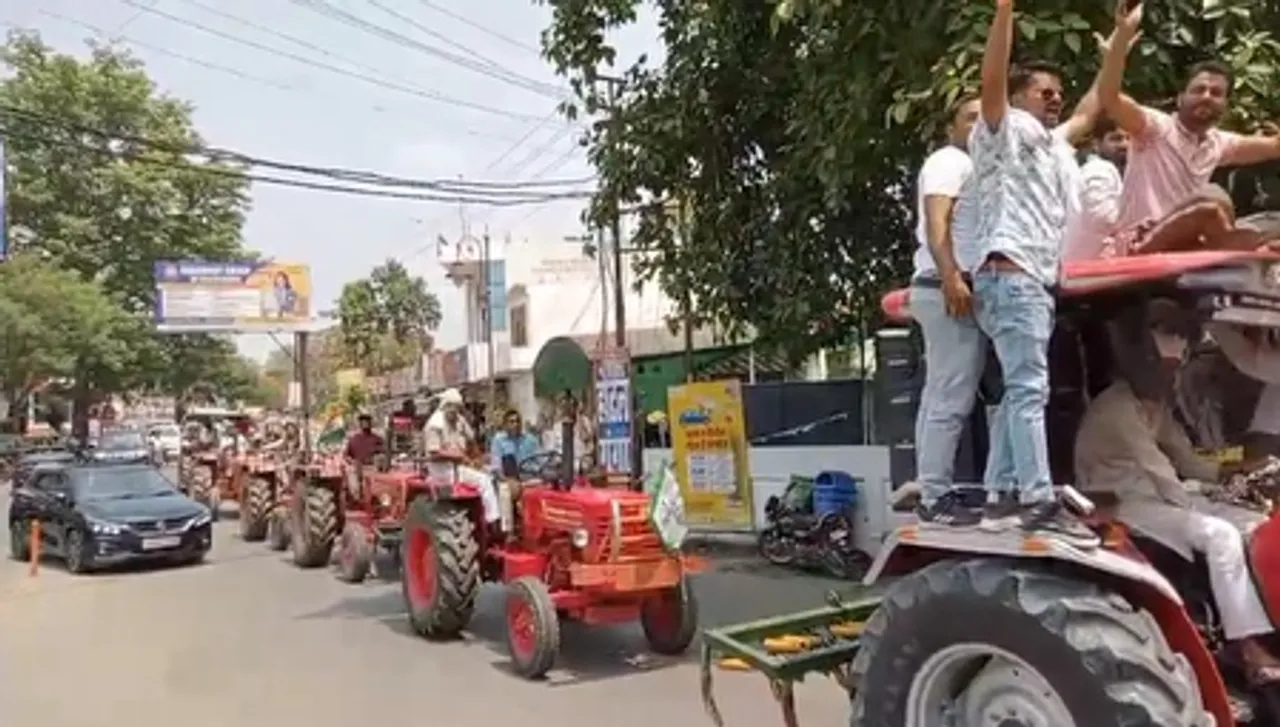 बिजनौरः सेना के सम्मान में किसानों का ट्रैक्टर मार्च, पाकिस्तान को दी चेतावनी