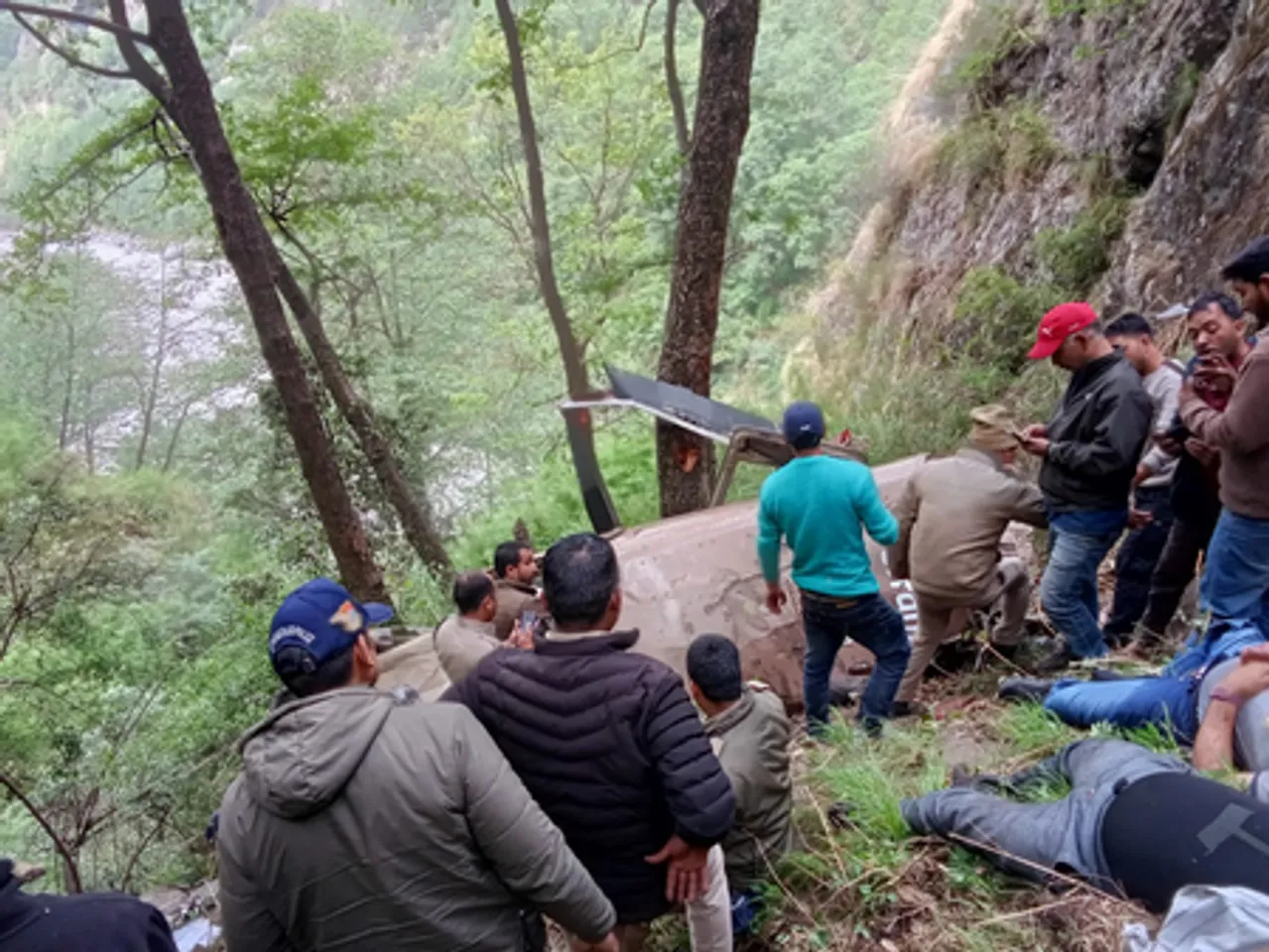 उत्तरकाशी के गंगनानी में हेलीकॉप्टर क्रैश, सीएम पुष्कर सिंह धामी ने जांच के निर्देश दिए