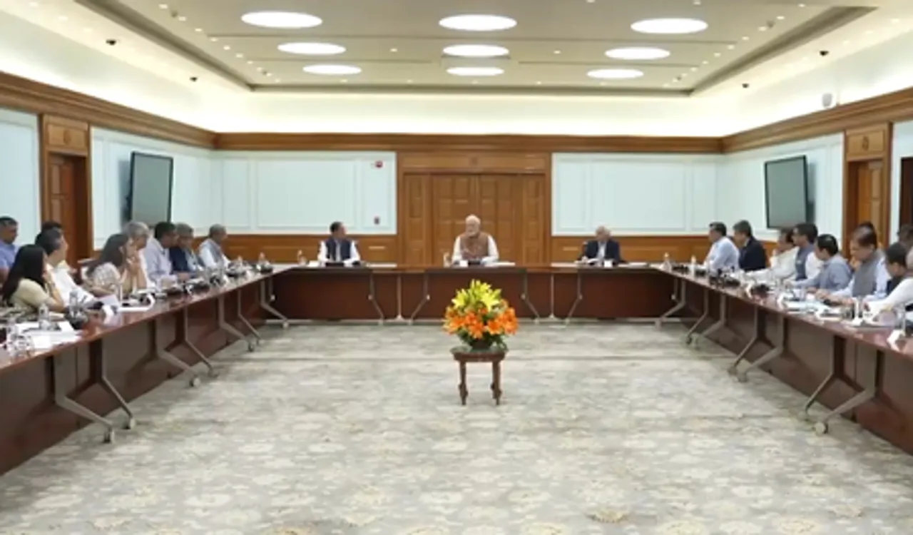 पीएम मोदी ने मंत्रालयों के सचिवों के साथ की हाई लेवल बैठक, मौजूदा स्थिति पर चर्चा