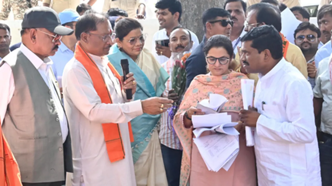 छत्तीसगढ़: सीएम विष्णु देव साय का कोरिया दौरा, छिंदिया गांव में लगाई जनचौपाल