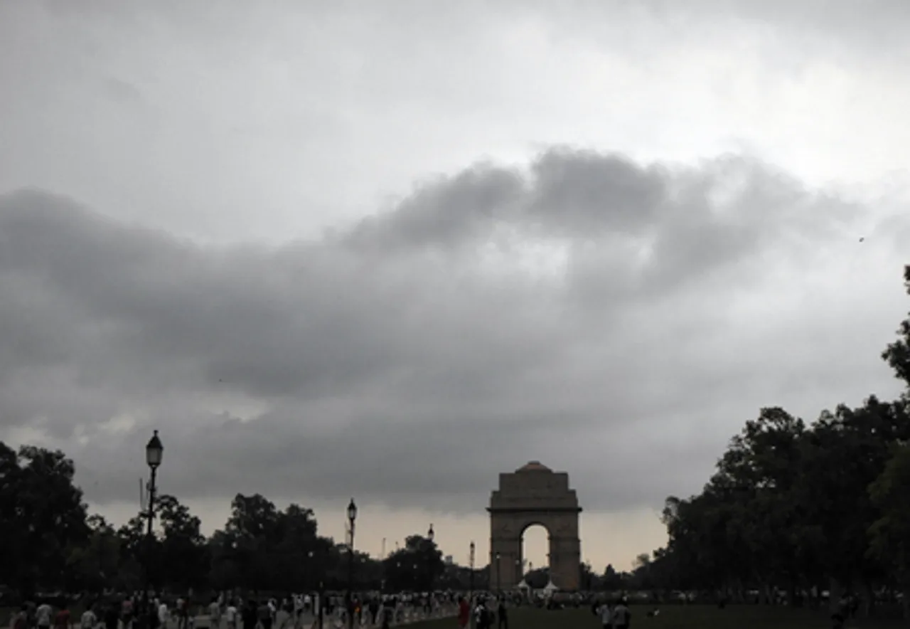 अगले 5 दिनों तक कई राज्यों में बारिश और गरज के साथ बौछारें, एनसीआर में ओलावृष्टि और बिजली गिरने की चेतावनी