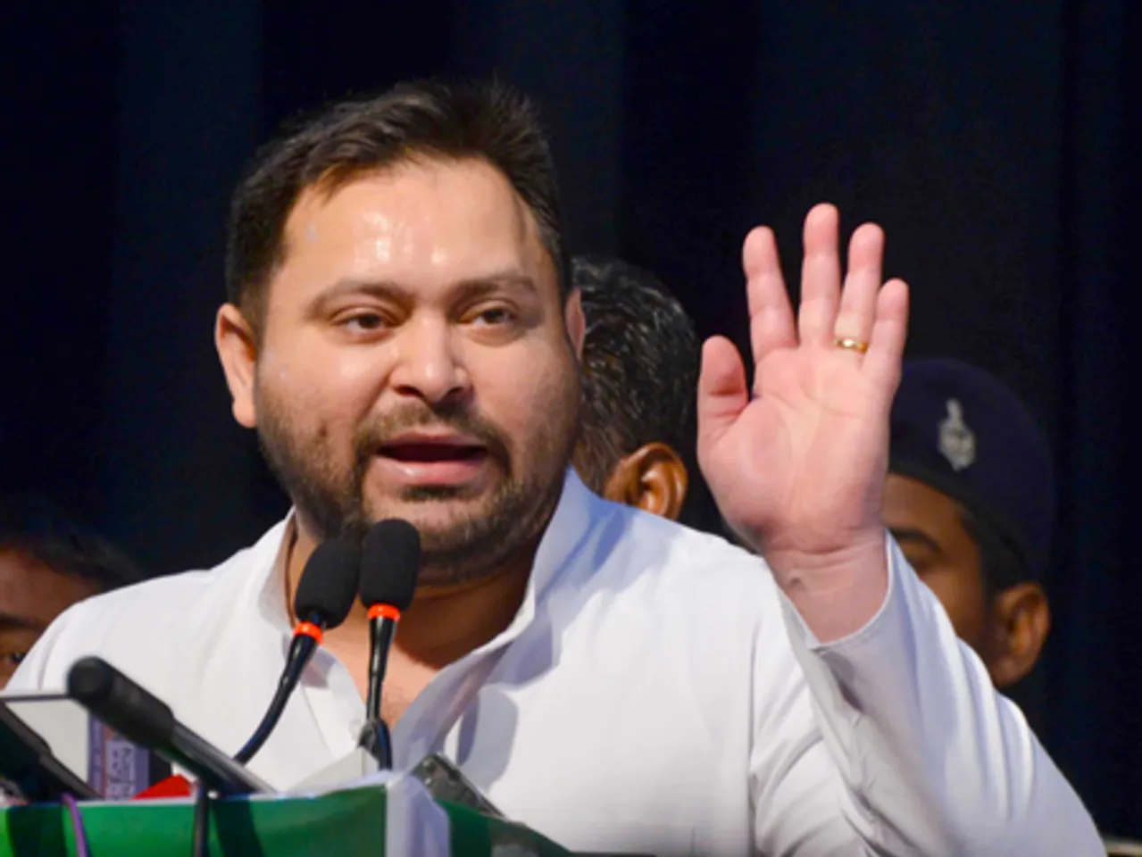 पाकिस्तान को सबक सिखा रही भारतीय सेना, पूरा देश एकजुट: तेजस्वी यादव