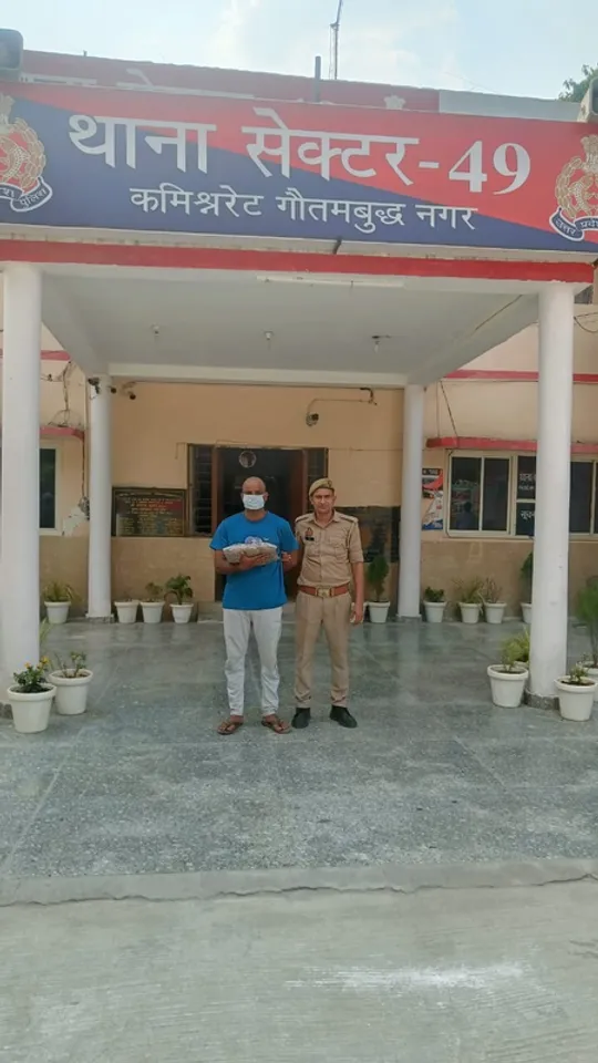 नोएडा: फर्जी पुलिस बनकर घूम रहा युवक गिरफ्तार, नेम प्लेट और वर्दी बरामद