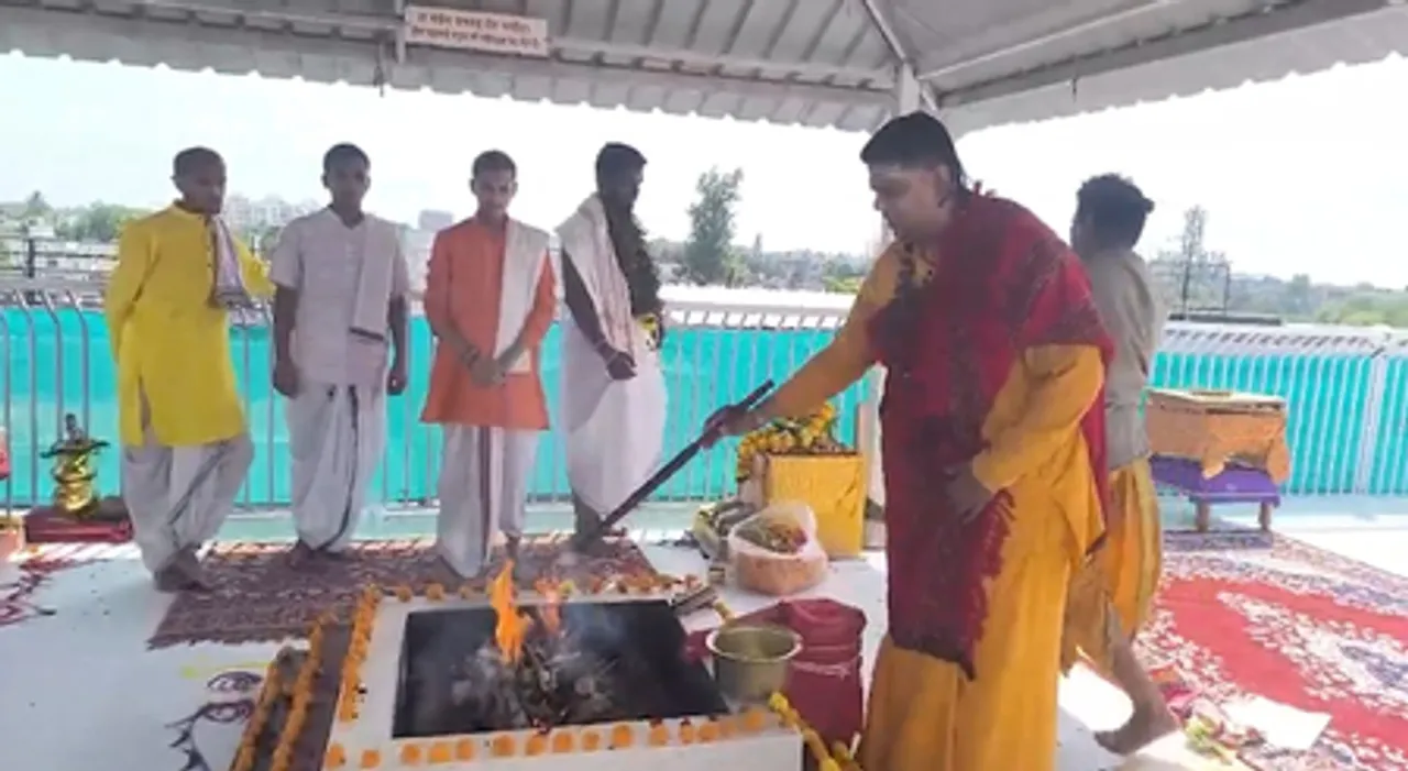 नासिक और देवास में विश्व शांति और भारत की विजय के लिए यज्ञ और हनुमान चालीसा पाठ का आयोजन