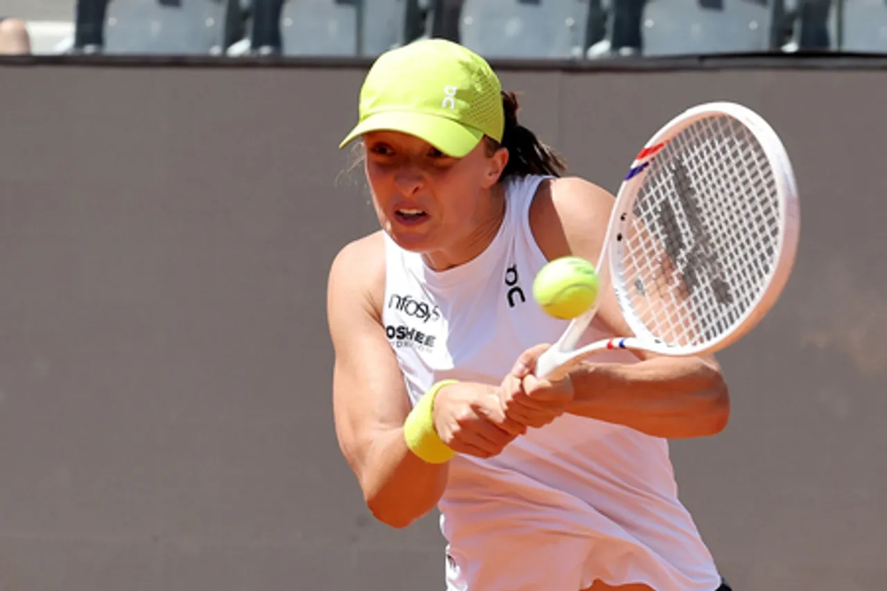 Defending champ Iga Swiatek loses to Danielle Collins in third round of the 2025 Internazionali BNL d’Italia in Rome on Saturday. Photo credit: Internazionali BNL d’Italia