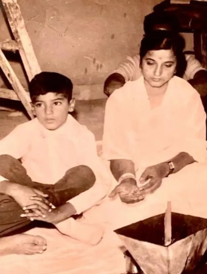 'हैलो' से 'अलविदा' तक का सफर, बोनी कपूर ने मदर्स डे पर शेयर की मां की यादें (Photo: Instagram/Boney Kapoor)