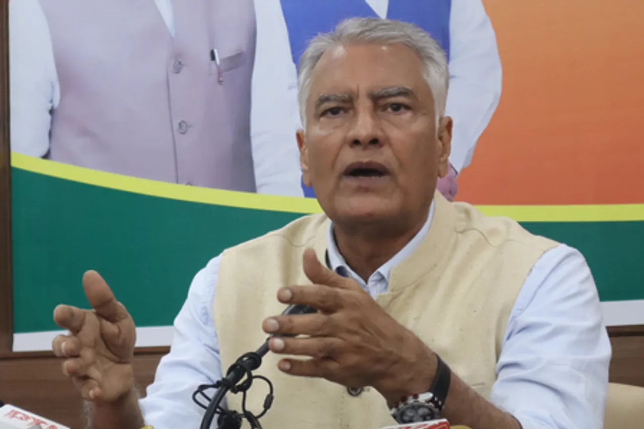 पंजाब शराब कांड: भाजपा का आप सरकार पर हमला, राज्यपाल से कार्रवाई की मांग
