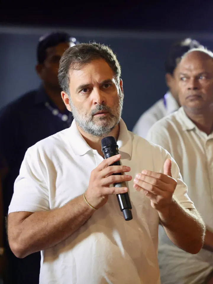असम के मंत्री अशोक सिंघल का विवादित पोस्ट,  राहुल गांधी के साथ पाक आर्मी चीफ की लगाई तस्वीर