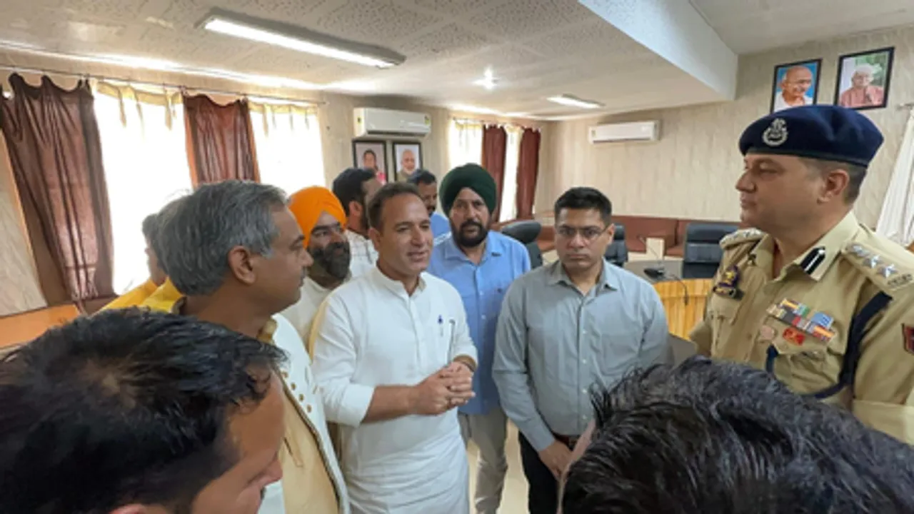 जम्मू-कश्मीर: भाजपा प्रतिनिमंडल ने पुंछ में पाकिस्तानी गोलीबारी में हुए नुकसान का लिया जायजा