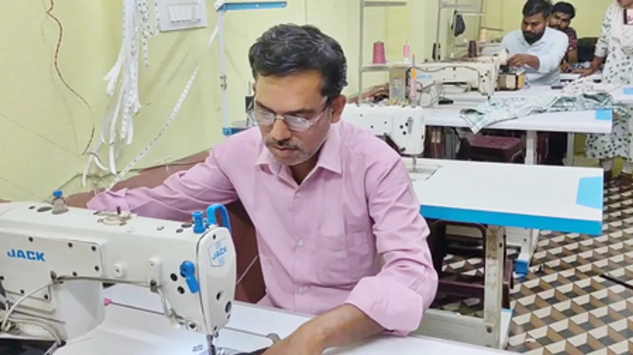 जमुई : लाखों की नौकरी छोड़ गांव में खड़ी की मिसाल, गारमेंट फैक्ट्री से बदली तस्वीर