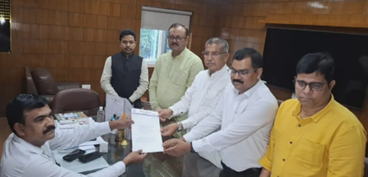 झारखंड की कांग्रेस विधायक के नाम चार वोटर आईडी और दो पैन कार्ड, सदस्यता रद्द करने की मांग