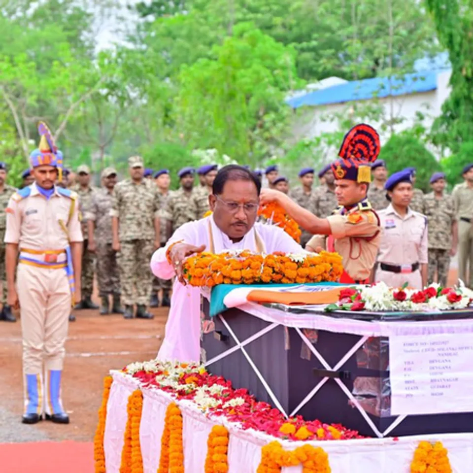 छत्तीसगढ़: सीएम विष्णु देव साय और उपमुख्यमंत्री विजय शर्मा ने शहीद मेहुल सोलंकी को दी श्रद्धांजलि