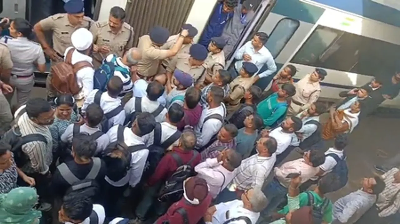 अंबाला छावनी रेलवे स्टेशन पर यात्रियों का हंगामा, वंदे भारत एक्सप्रेस रोकी गई