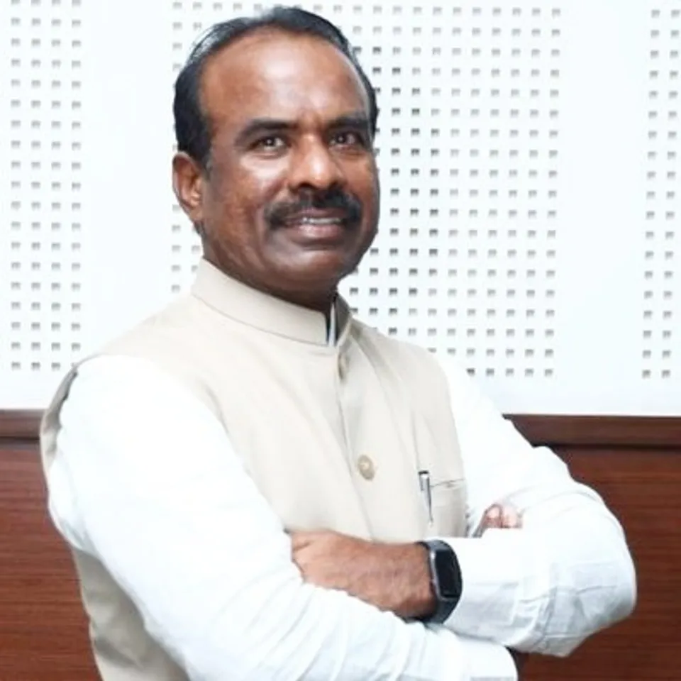 प्रियांक खड़गे को मंत्रिमंडल से बर्खास्त करने की मांग, विपक्षी नेता को नजरबंद कराने का आरोप