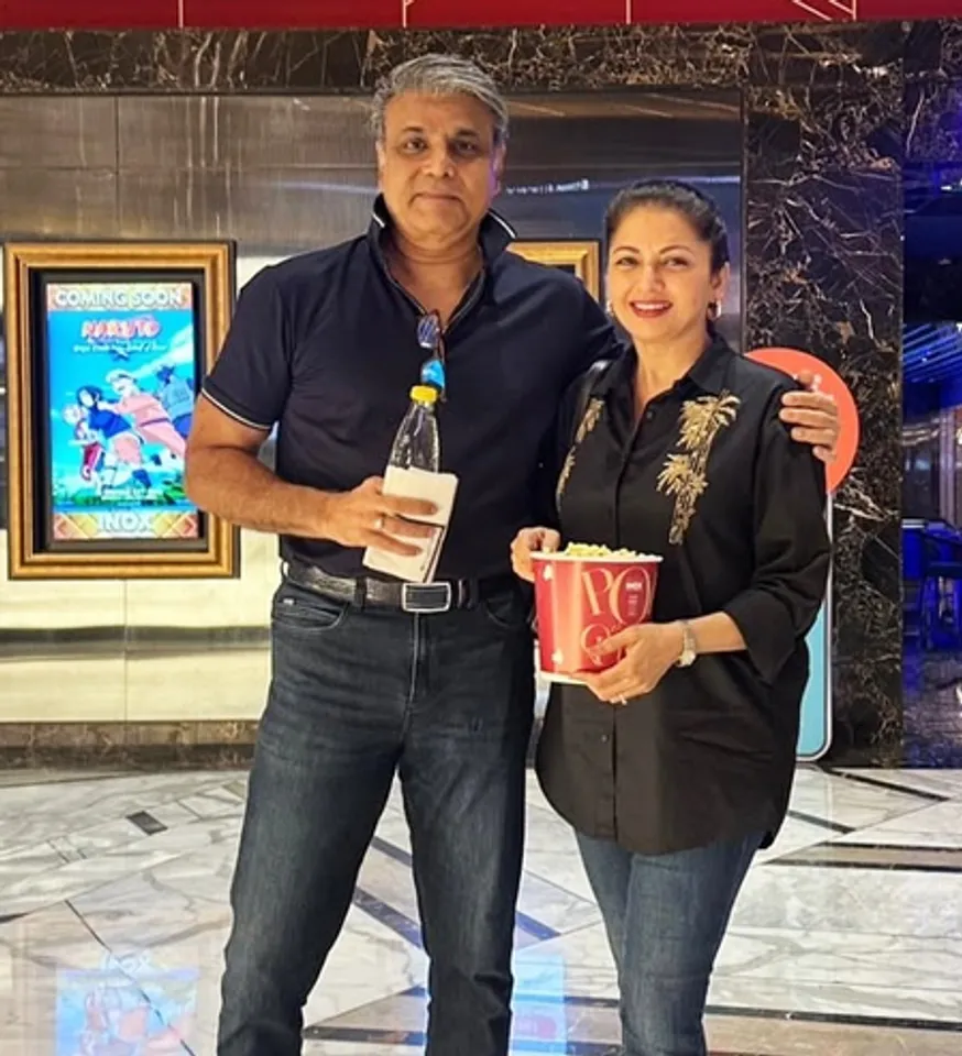 पति संग डेट नाइट पर गई भाग्यश्री, टॉम क्रूज की फिल्म 'मिशन इम्‍पॉस‍िबल 8' का उठाया लुत्फ (Bhagyashree/Instagram)