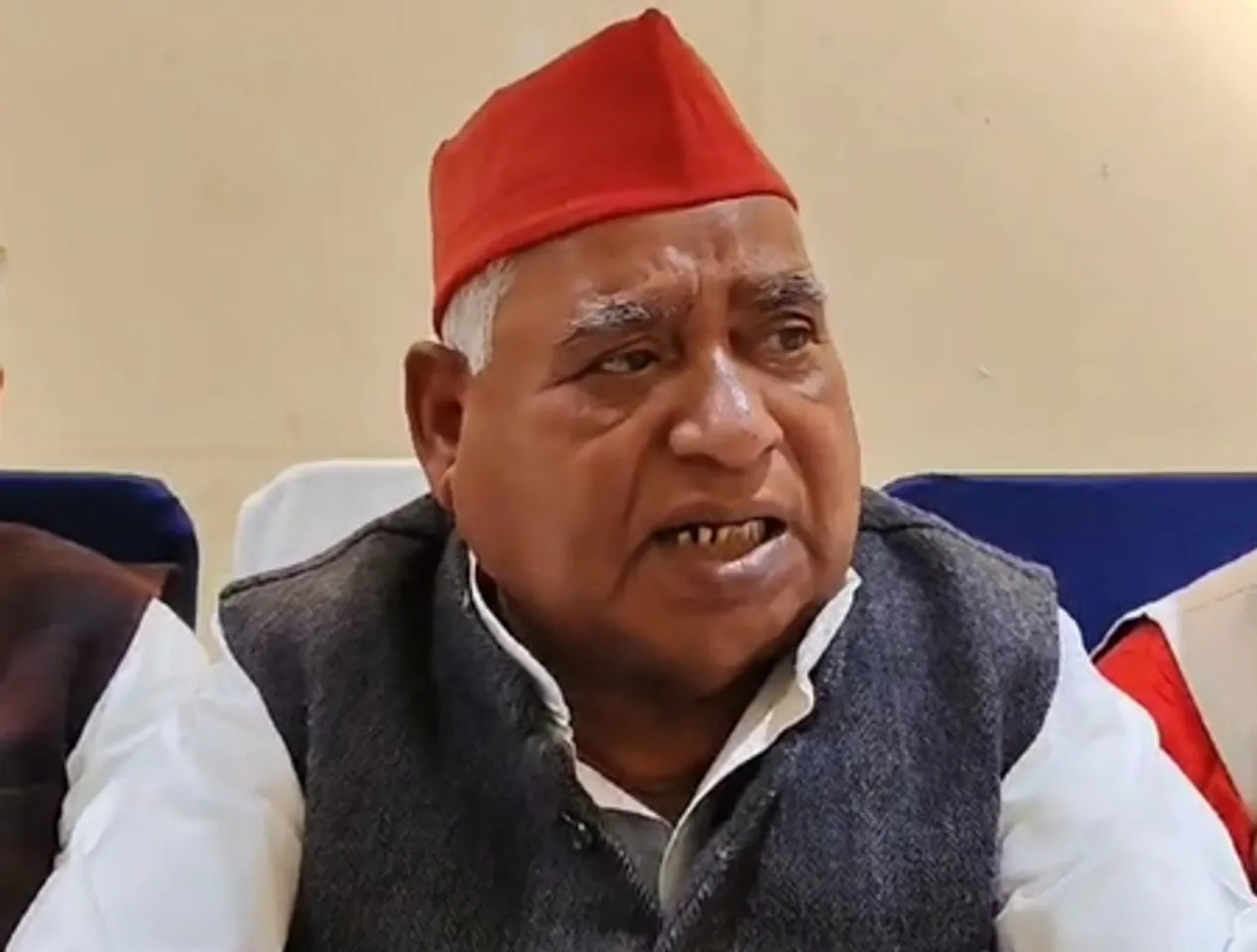 शहीद शशांक के परिजनों से मिले सांसद अवधेश प्रसाद, सरकार से मांगी एक करोड़ की सहायता राशि