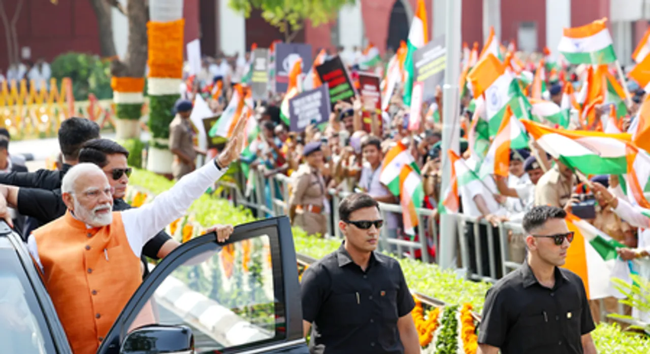 Vadodara: PM Modi's roadshow