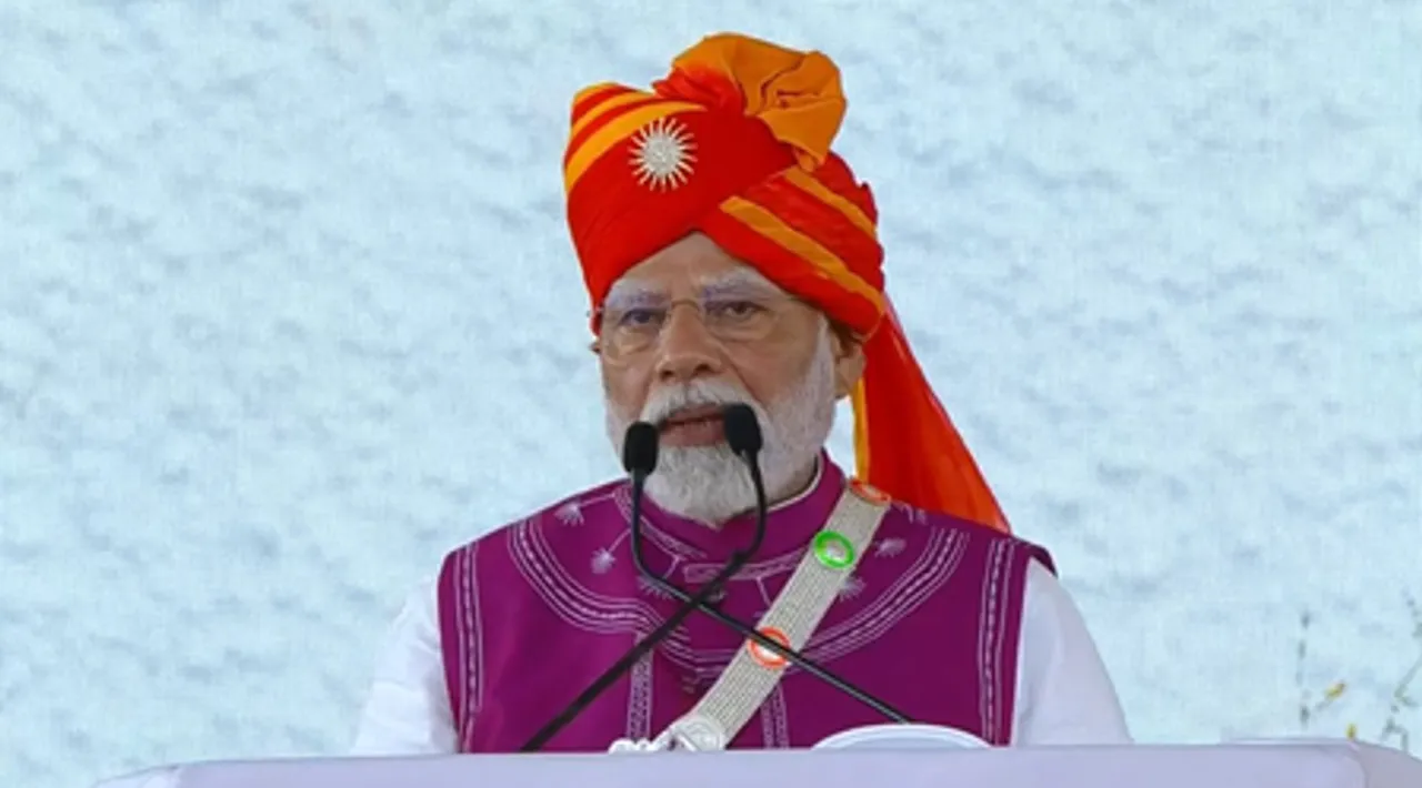 दाहोद में पीएम मोदी बोले, ‘देश की तरक्की के लिए जो भी चाहिए, उसे भारत में ही बनाएं’