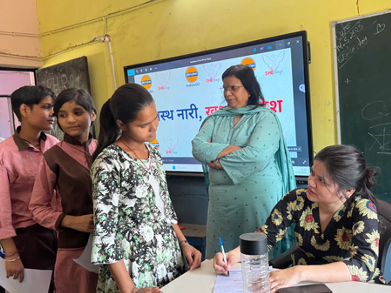 गौतमबुद्ध नगर में 'स्वस्थ नारी, खुशहाल देश' अभियान शुरू, स्वास्थ्य और स्वच्छता को देगी नई दिशा