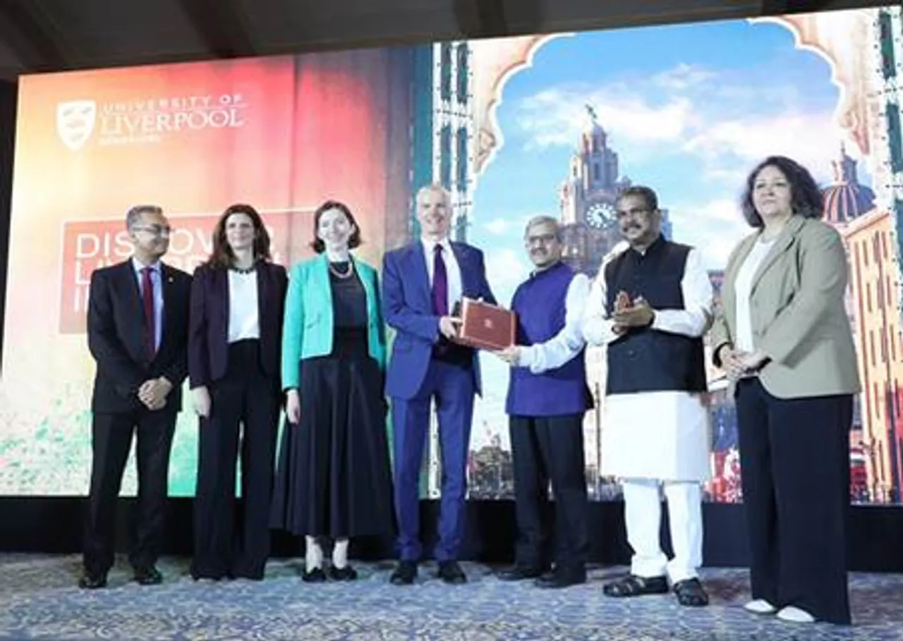 इंग्लैंड की लिवरपूल यूनिवर्सिटी शुरू करेगी भारतीय कैंपस, शिक्षा मंत्री ने सौंपा पत्र