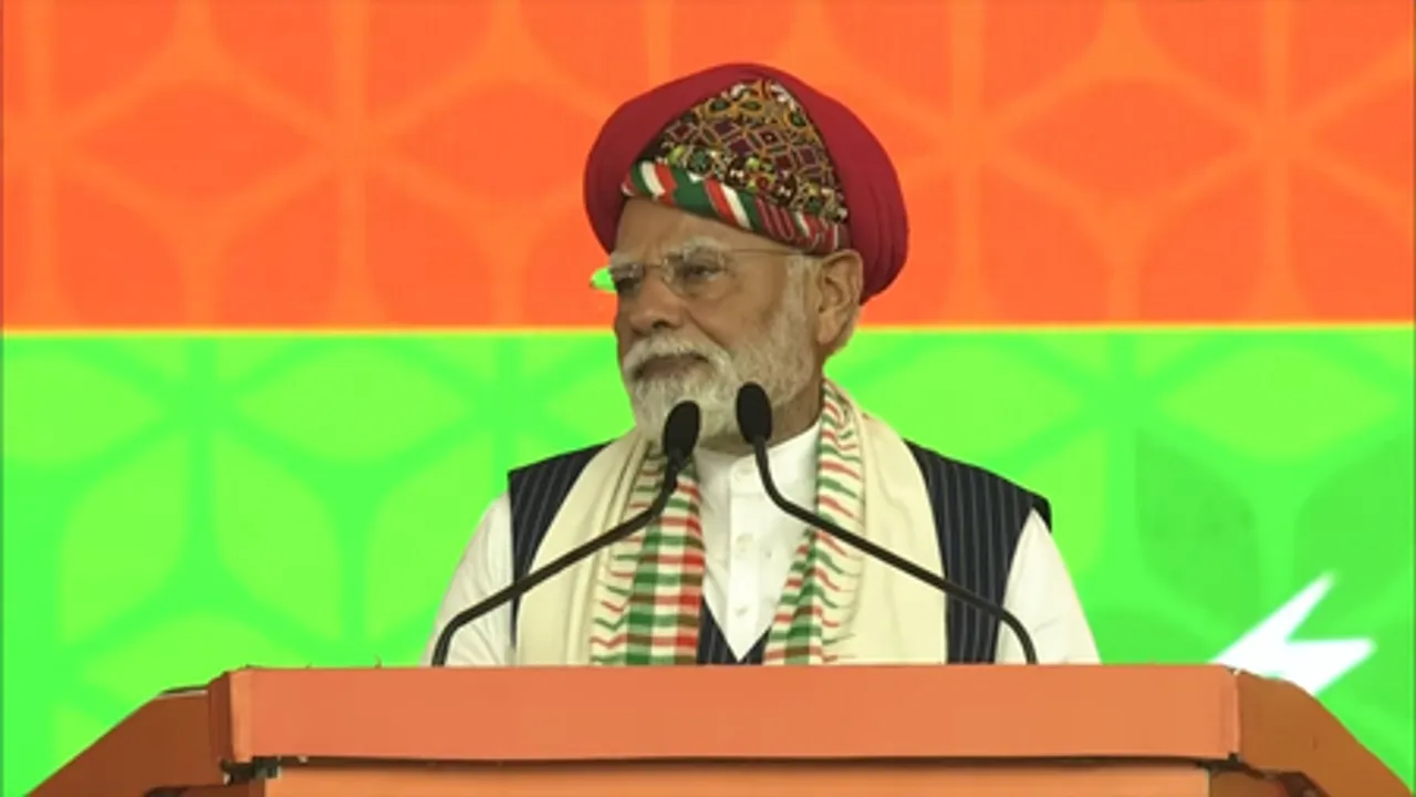 प्रधानमंत्री मोदी ने भुज में विकास परियोजनाओं का किया शिलान्यास