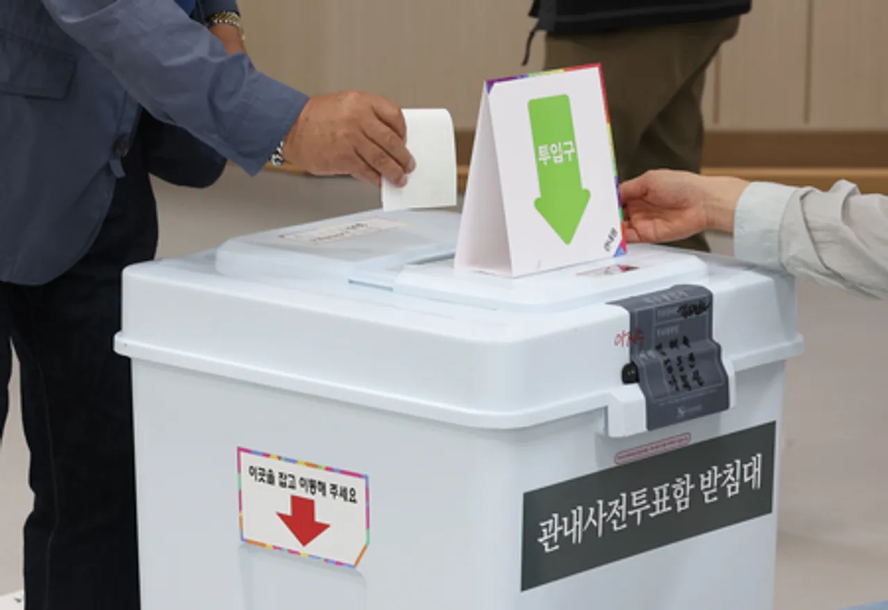 Early voting for South Korea's presidential elections kicks off