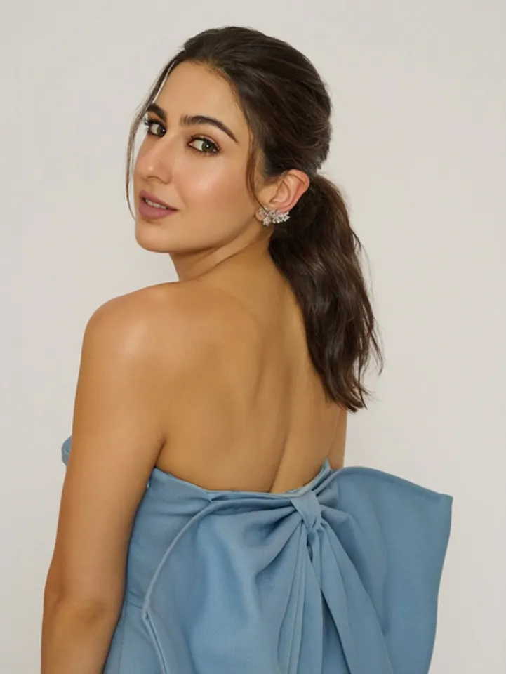 'जब रोमांस वाली फिलिंग जागे...' मॉनसून में शायर बनी सारा अली खान (photo: sara ali khan/instagram)