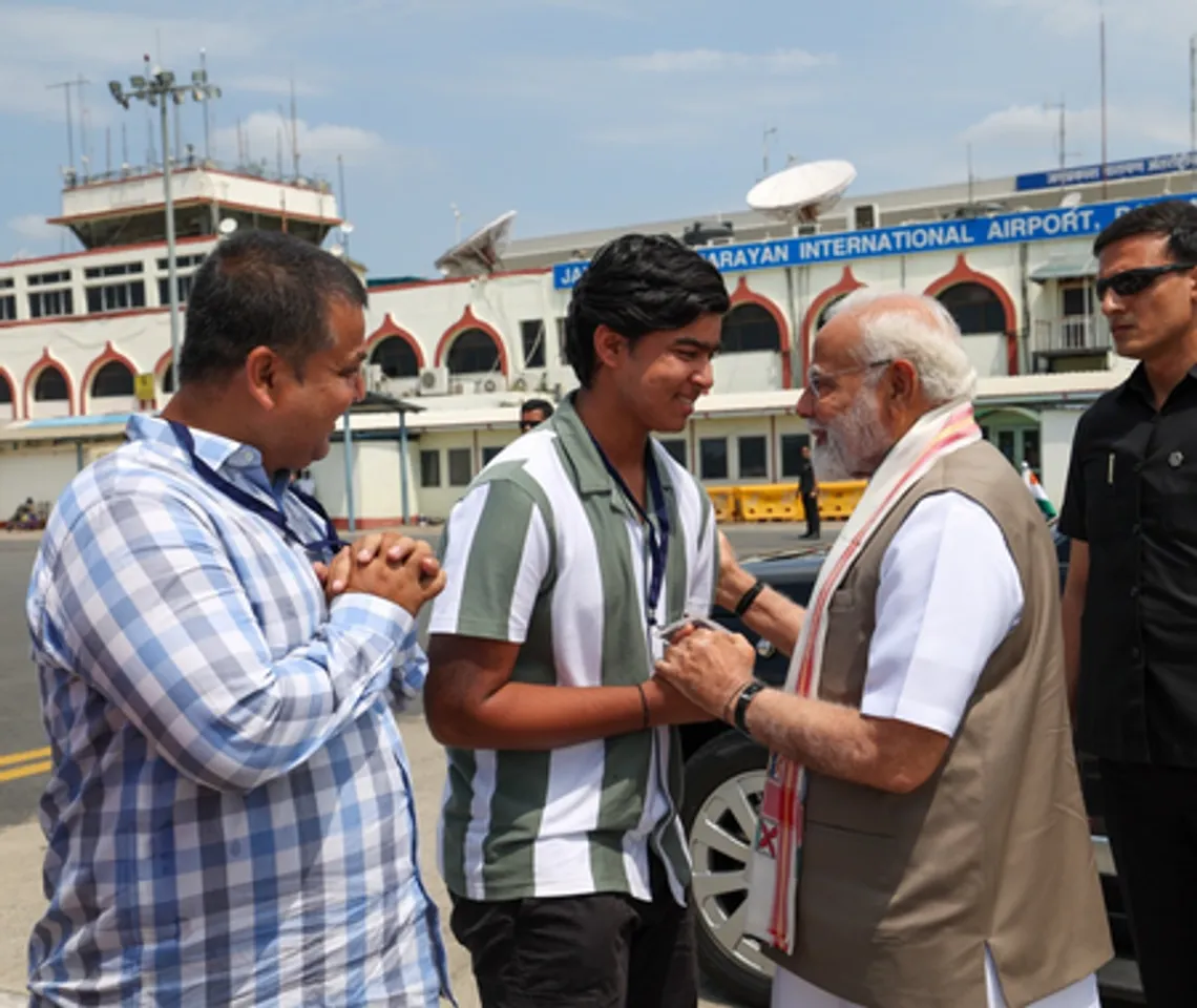 पीएम मोदी ने वैभव सूर्यवंशी और उनके परिवार से की मुलाकात, युवा सितारे ने पैर छूकर लिया आशीर्वाद