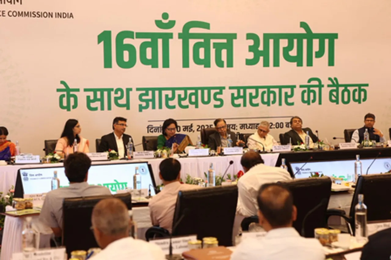 झारखंड ने 16वें वित्त आयोग से मांगे 3 लाख 3 हजार करोड़, मंत्रियों और अधिकारियों ने पेश की रिपोर्ट