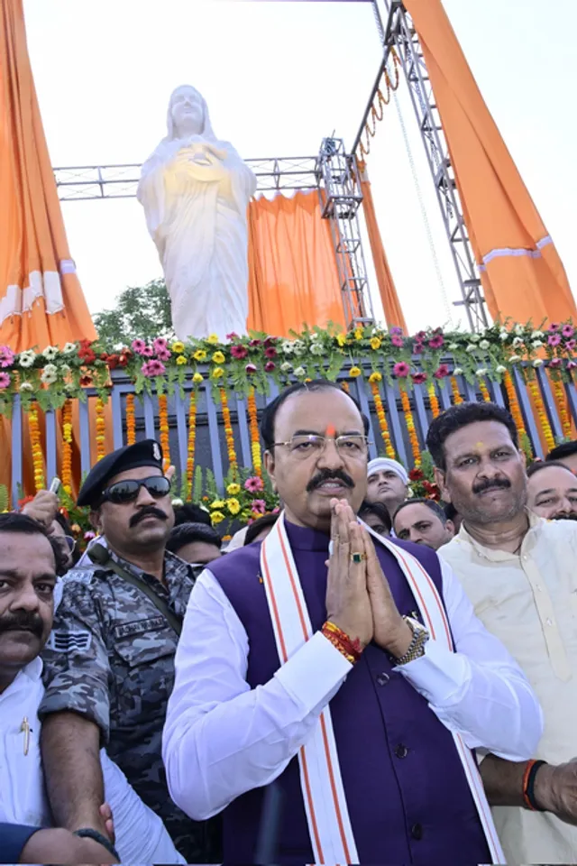 प्रयागराज : उपमुख्यमंत्री केशव प्रसाद मौर्य ने अहिल्याबाई होलकर की प्रतिमा का किया अनावरण