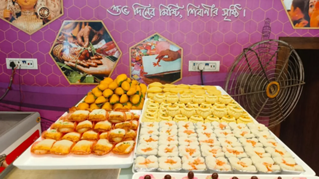 पश्चिम बंगाल: सोदेपुर में जमैषष्ठी की धूम, मिठाइयों की बढ़ी मांग