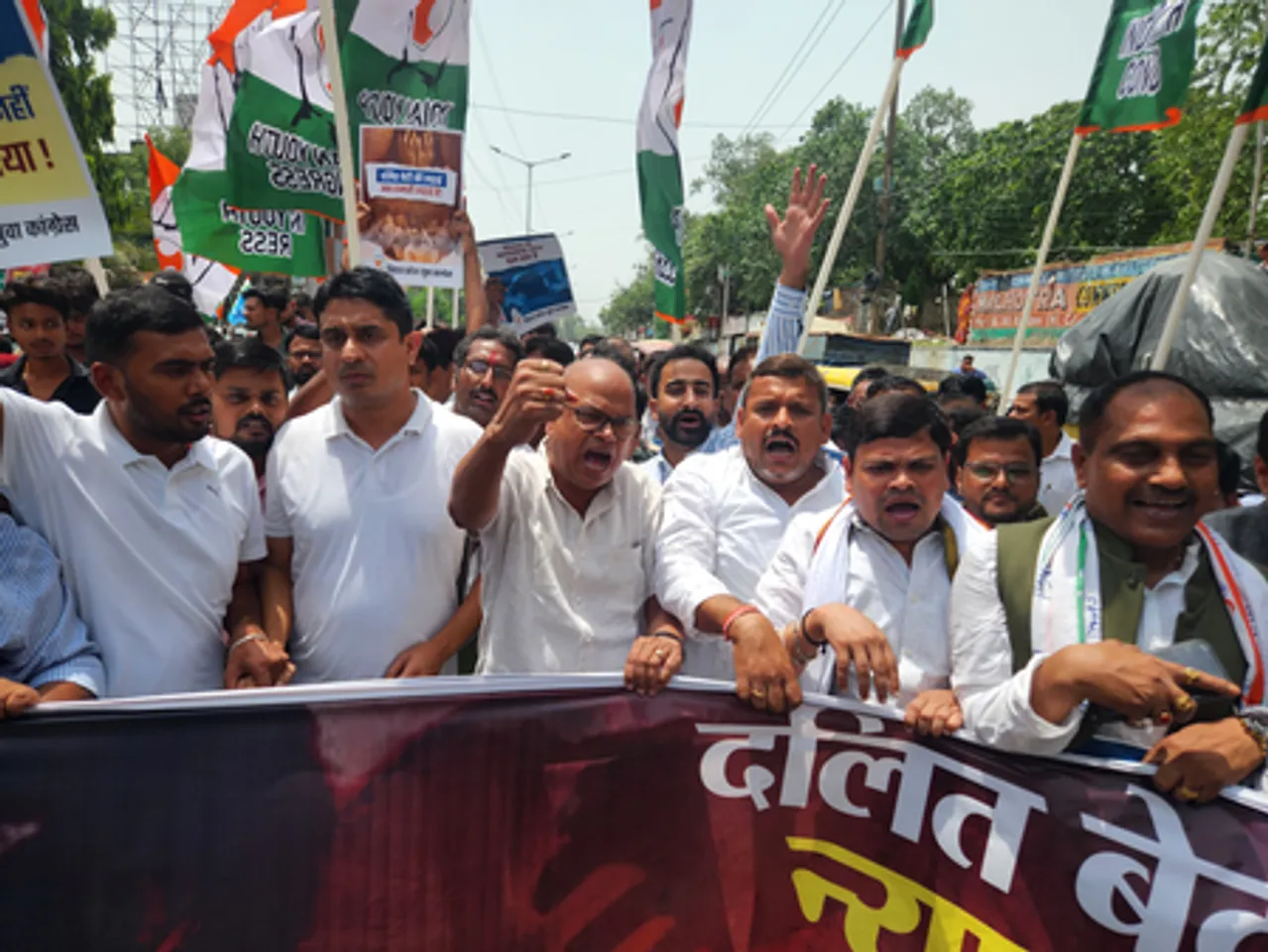 मुजफ्फरपुर में बच्ची की हत्या पर भड़का आक्रोश, पटना में कांग्रेस का 'हल्ला बोल मार्च'