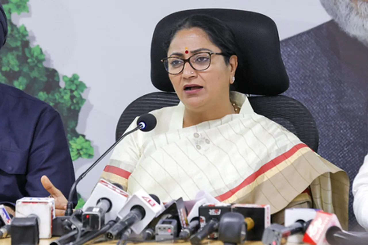 New Delhi: Rekha Gupta launches the Air Pollution Mitigation Plan at Press Conference