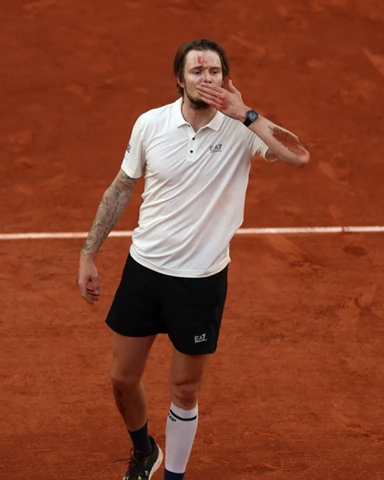 Alexander Bublik stuns Jack Draper; reaches first Grand Slam quarterfinal at the French Open 2025 at Stade Roland Garros in Paris on Monday night. Photo credit: Roland-Garros/X